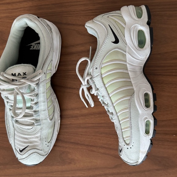 Nike Women's Sneakers in Light Green and White - Picture 4 of 9